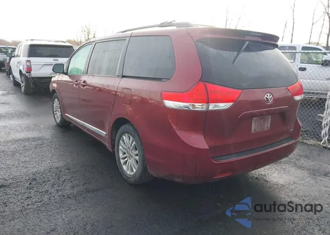 2011 Toyota Sienna Xle V6 z USA, uszkodzony, nr VIN 5TDYK3DC0BS124904